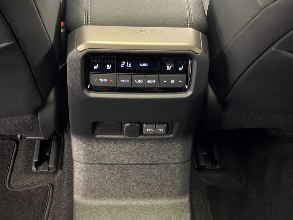 TOYOTA Land Cruiser 2.8 D 230 Invincible AWD
