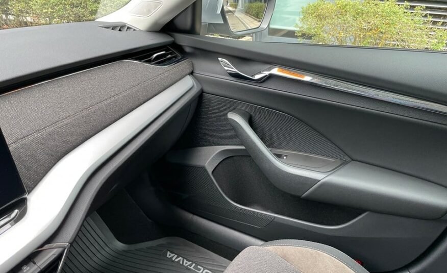 SKODA Octavia Combi 2.0 TDI DSG Scout 4×4 NEUF 1KM