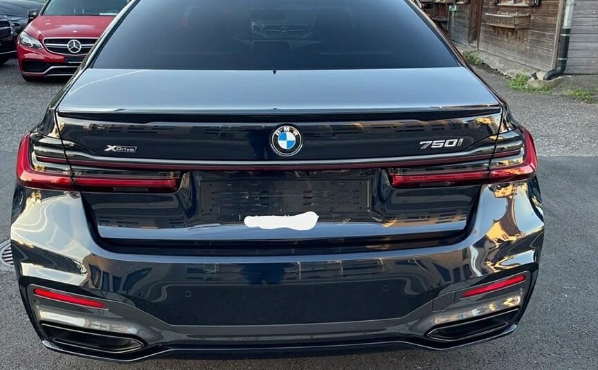 BMW 750i xDrive M Sport Steptronic 2021