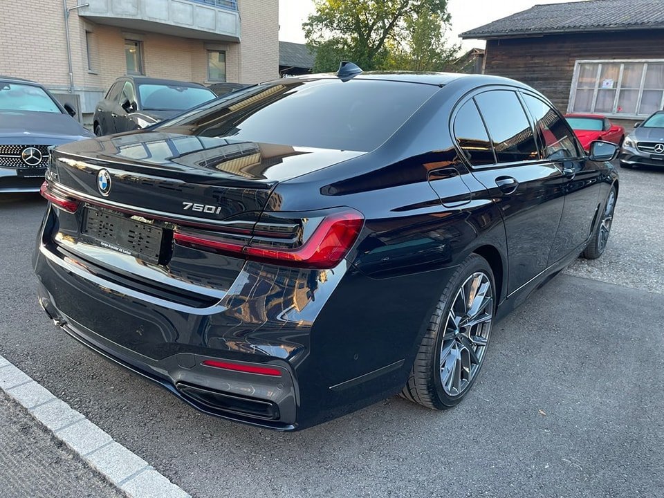 BMW 750i xDrive M Sport Steptronic 2021