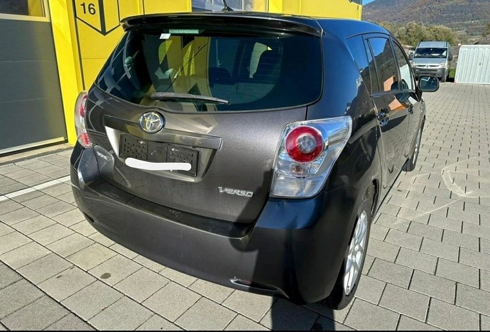 TOYOTA Verso 2.2 D-CAT Linea Luna Automatic 7 Places