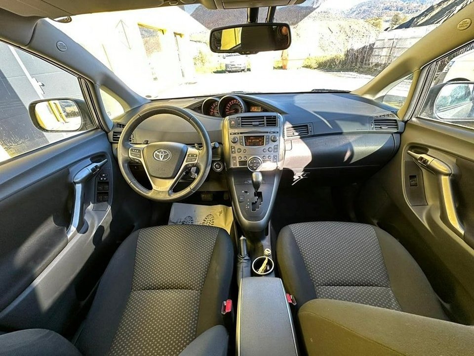 TOYOTA Verso 2.2 D-CAT Linea Luna Automatic 7 Places