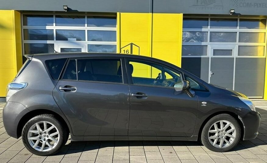 TOYOTA Verso 2.2 D-CAT Linea Luna Automatic 7 Places