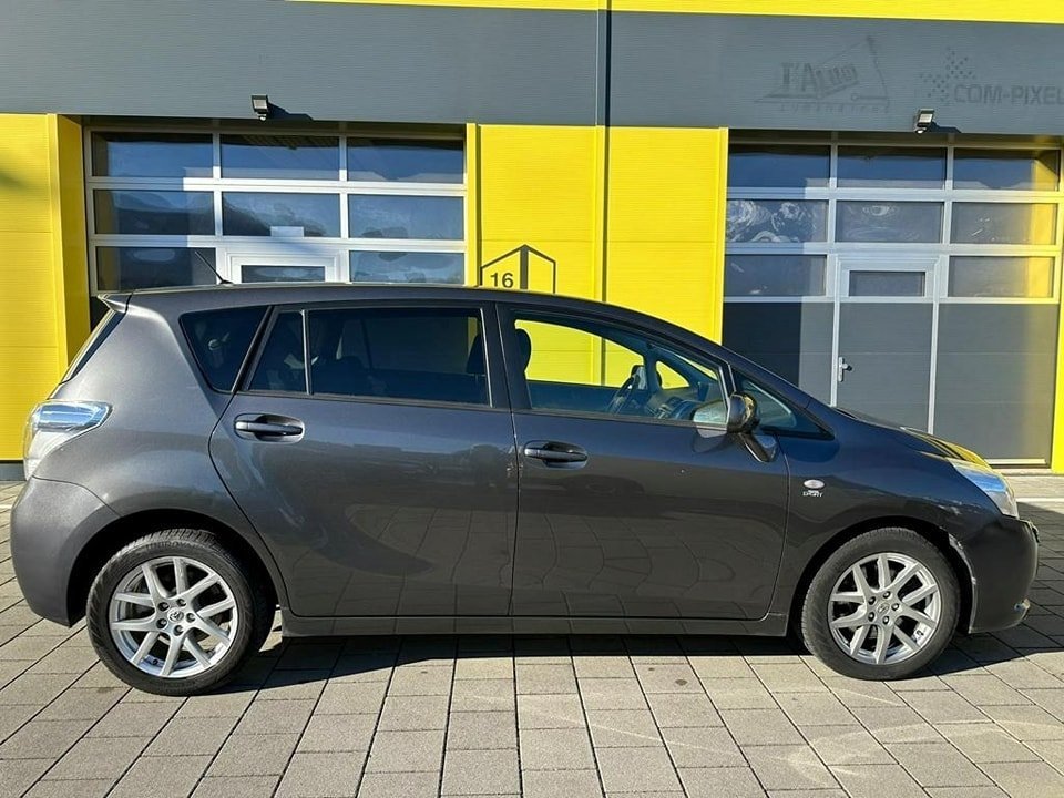 TOYOTA Verso 2.2 D-CAT Linea Luna Automatic 7 Places