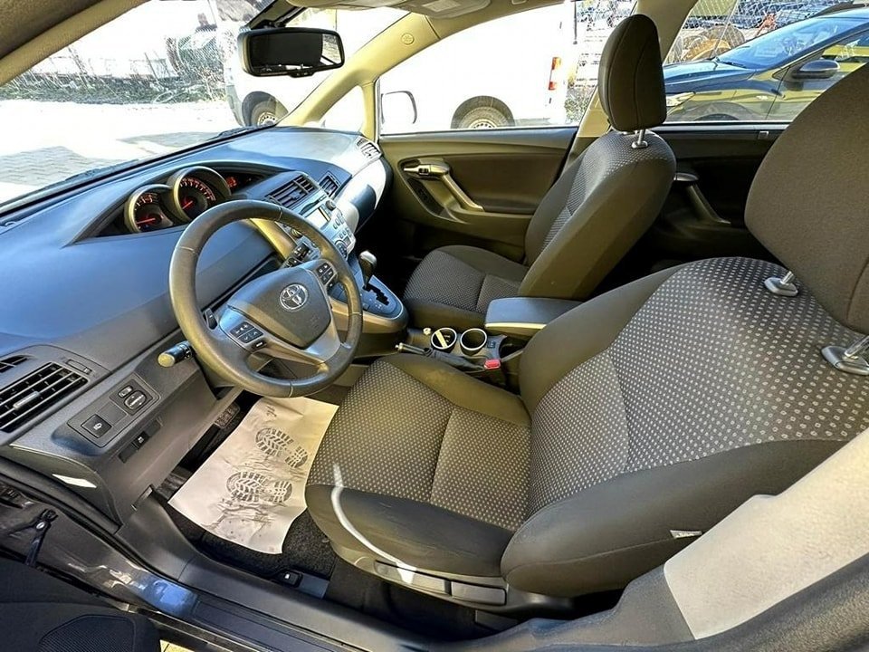 TOYOTA Verso 2.2 D-CAT Linea Luna Automatic 7 Places