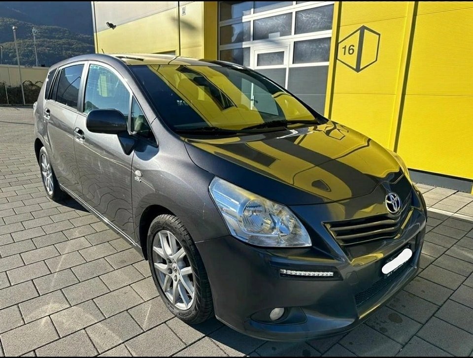 TOYOTA Verso 2.2 D-CAT Linea Luna Automatic 7 Places