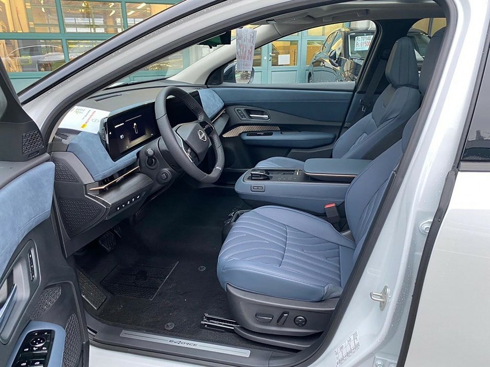NISSAN Ariya 87 kWh e-4orce Evolve Allrad VÉHICULE NEUF 10KM