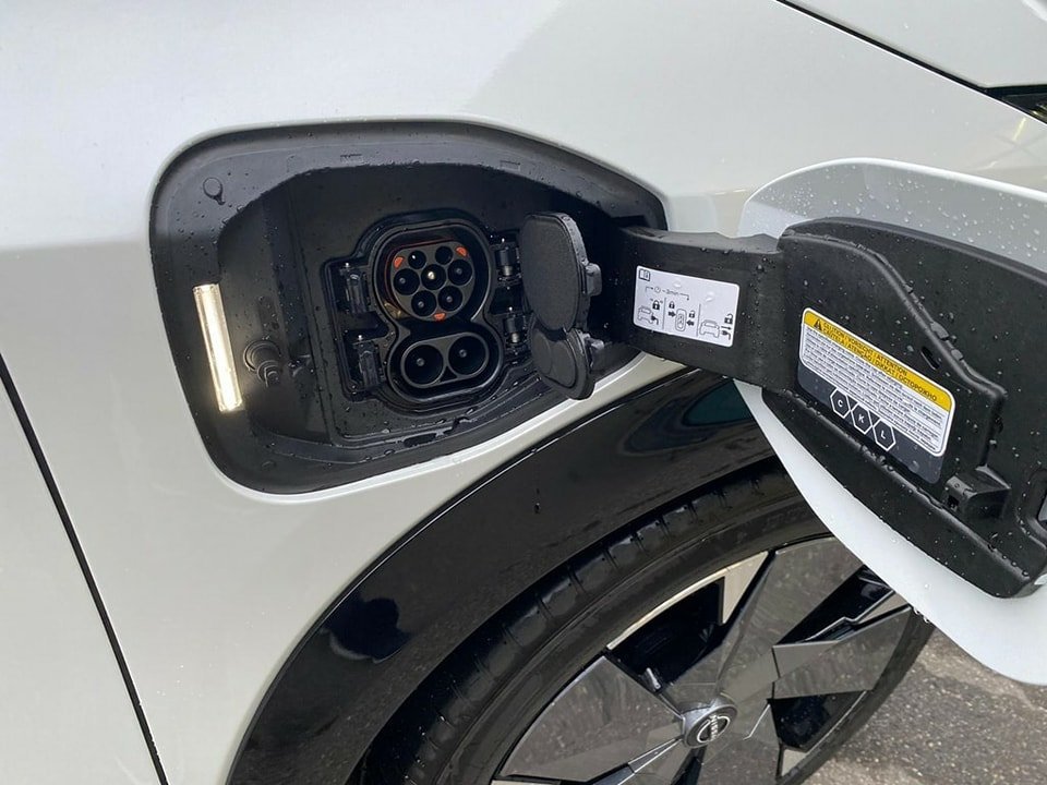 NISSAN Ariya 87 kWh e-4orce Evolve Allrad VÉHICULE NEUF 10KM