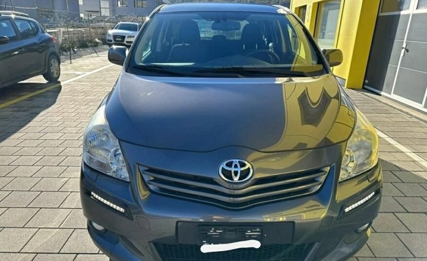 TOYOTA Verso 2.2 D-CAT Linea Luna Automatic 7 Places
