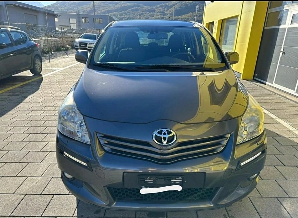 TOYOTA Verso 2.2 D-CAT Linea Luna Automatic 7 Places