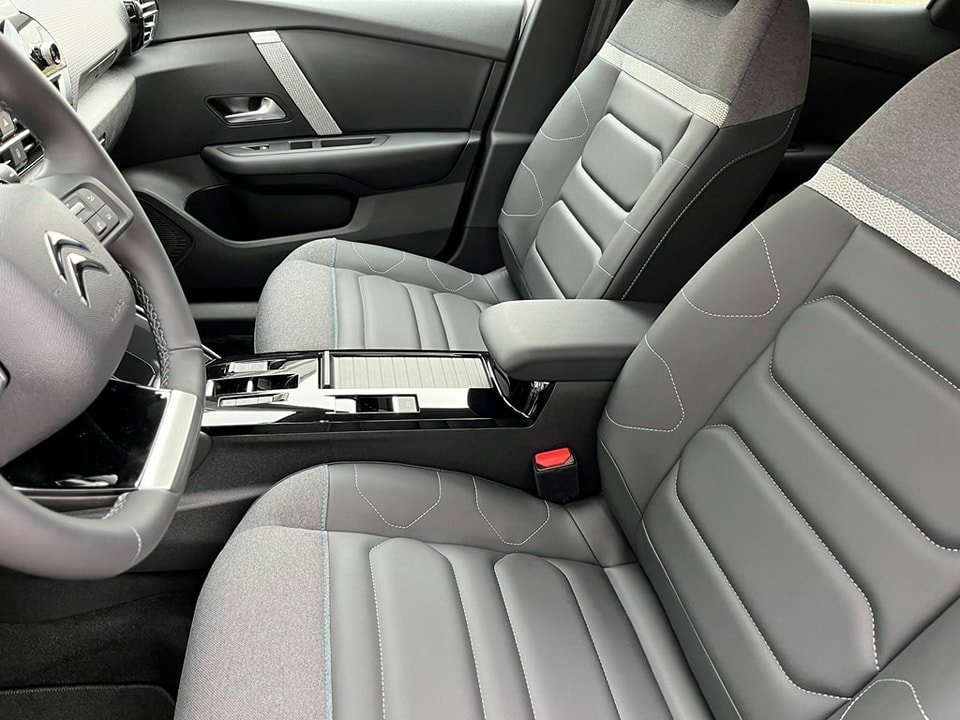CITROEN C4 1.2 Pure Tech Shine EAT8