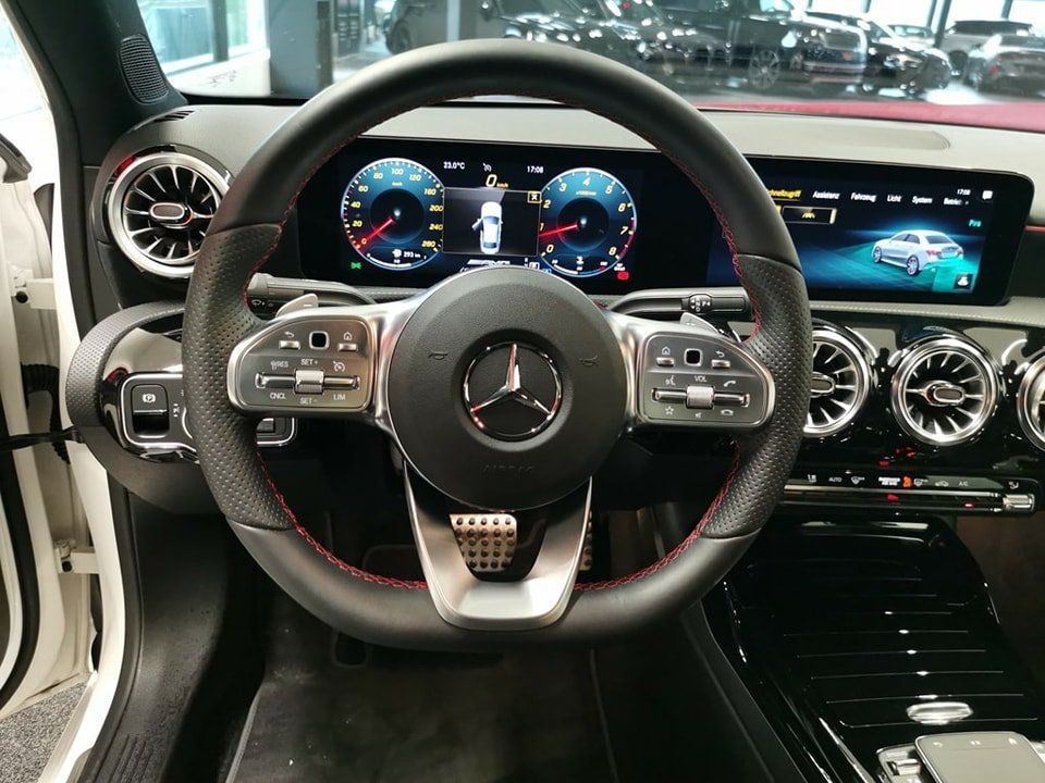 MERCEDES-BENZ A 35 AMG 4Matic Speedshift 19 pouces FULL OPTIONS