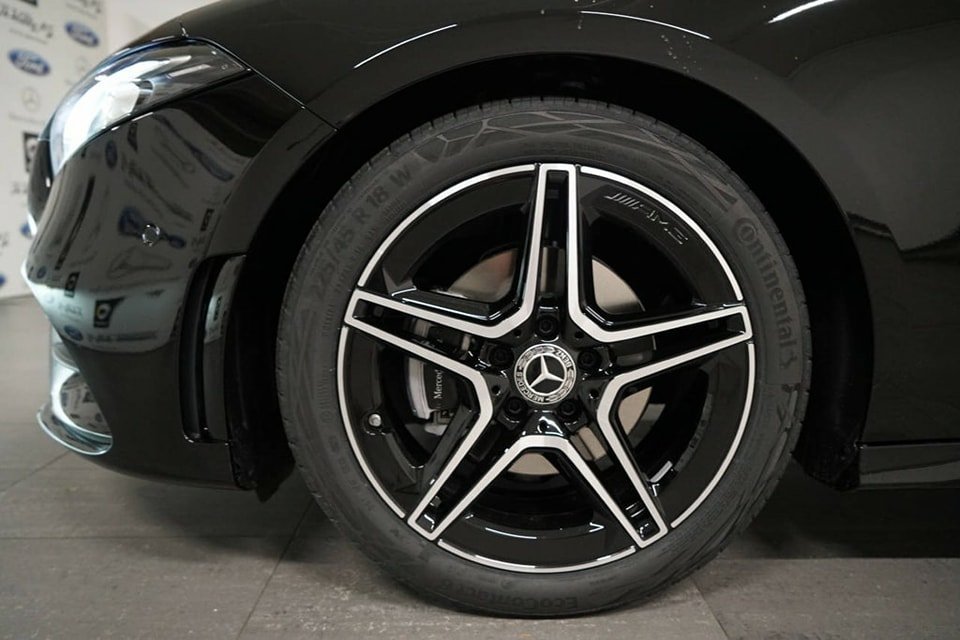 MERCEDES-BENZ A 200 d AMG Line 2021