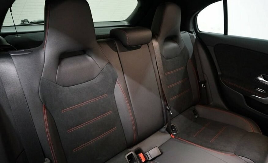 MERCEDES-BENZ A 200 d AMG Line 2021