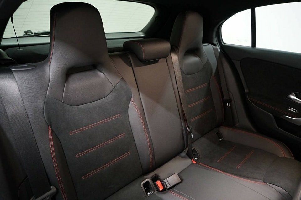 MERCEDES-BENZ A 200 d AMG Line 2021
