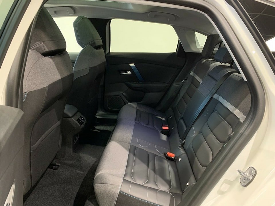 CITROEN C4 X 100 kW Shine VÉHICULE NEUF 50KM