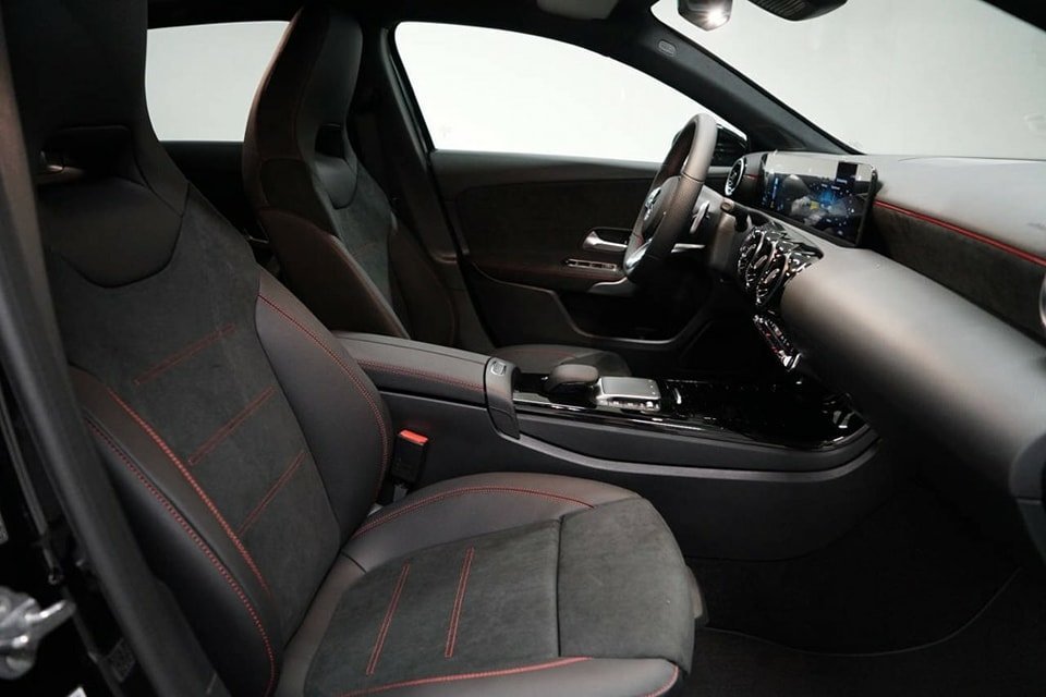 MERCEDES-BENZ A 200 d AMG Line 2021