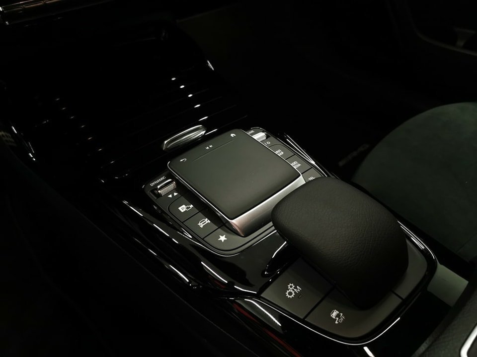 MERCEDES-BENZ A 35 AMG 4Matic Speedshift 19 pouces FULL OPTIONS