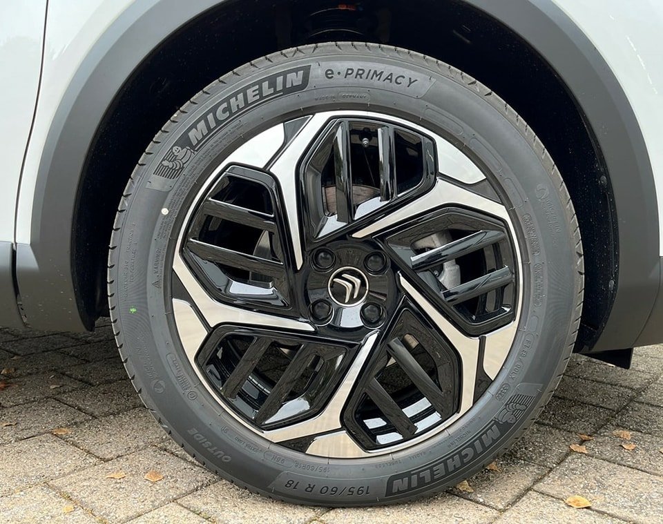 CITROEN C4 1.2 Pure Tech Shine EAT8
