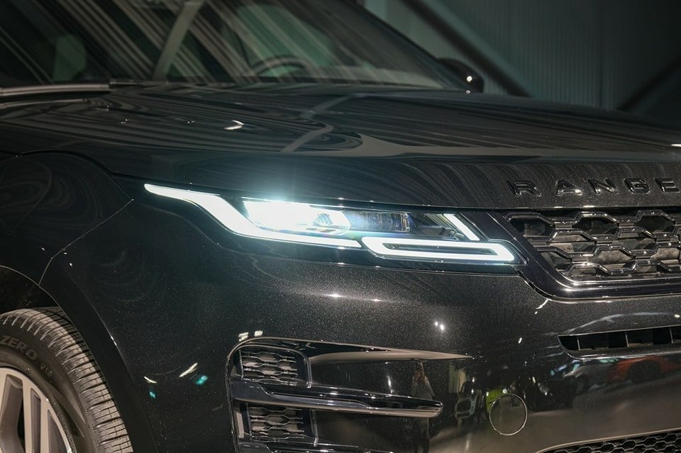 LAND ROVER Range Rover Evoque R-Dynamic D 200 MHEV SE AT9