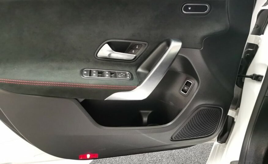 MERCEDES-BENZ A 35 AMG 4Matic Speedshift 19 pouces FULL OPTIONS