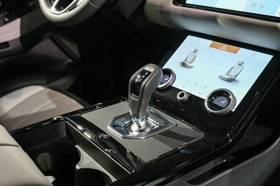 LAND ROVER Range Rover Evoque R-Dynamic D 200 MHEV SE AT9