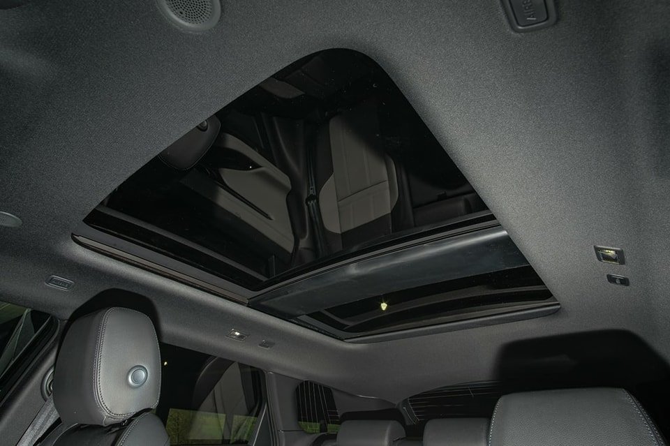 LAND ROVER Range Rover Evoque R-Dynamic D 200 MHEV SE AT9