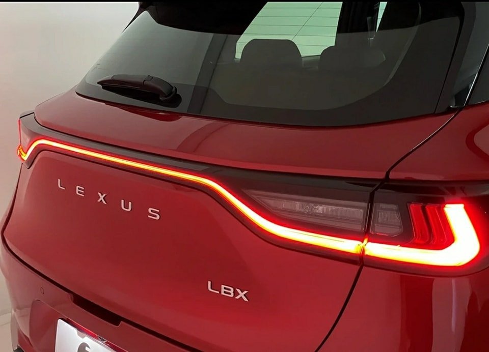 LEXUS LBX Relax E-FOUR NEUF 20KM