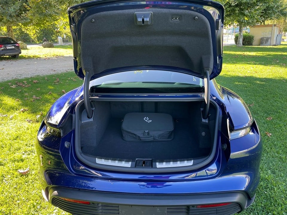 PORSCHE TAYCAN 4S