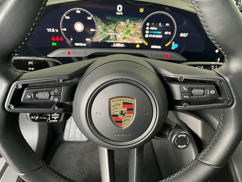 PORSCHE TAYCAN 4S