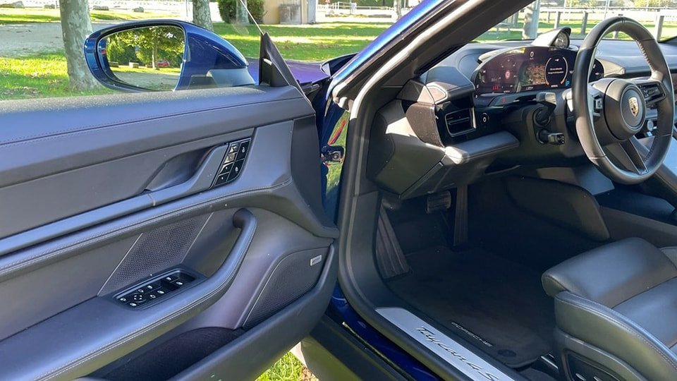 PORSCHE TAYCAN 4S