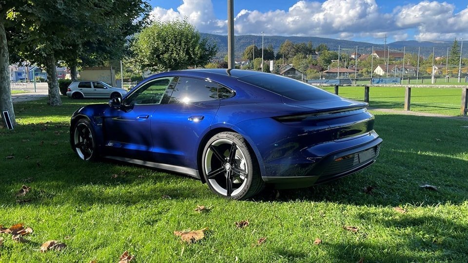 PORSCHE TAYCAN 4S