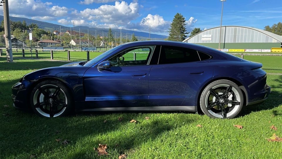 PORSCHE TAYCAN 4S