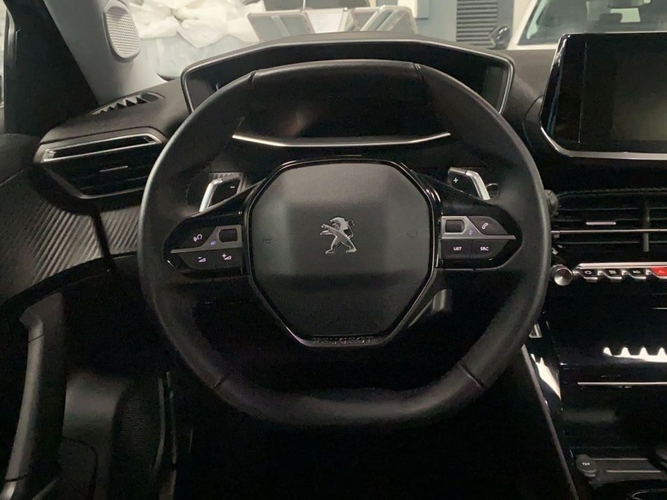 PEUGEOT 2008 1.5 BlueHDi Allure Pack EAT8