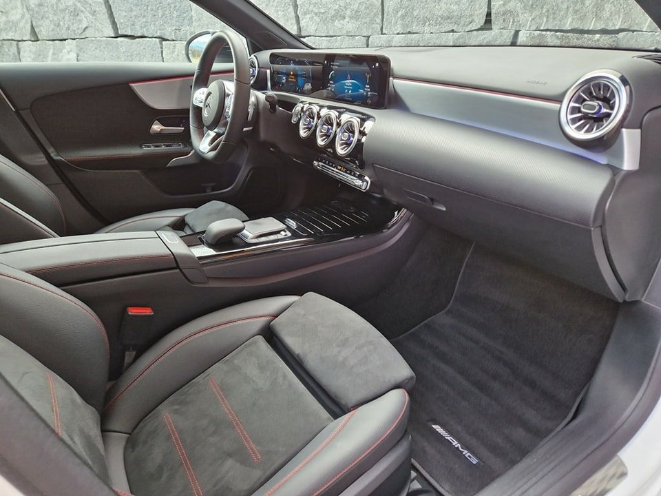 MERCEDES-BENZ A 200 d 4Matic AMG Line 2021