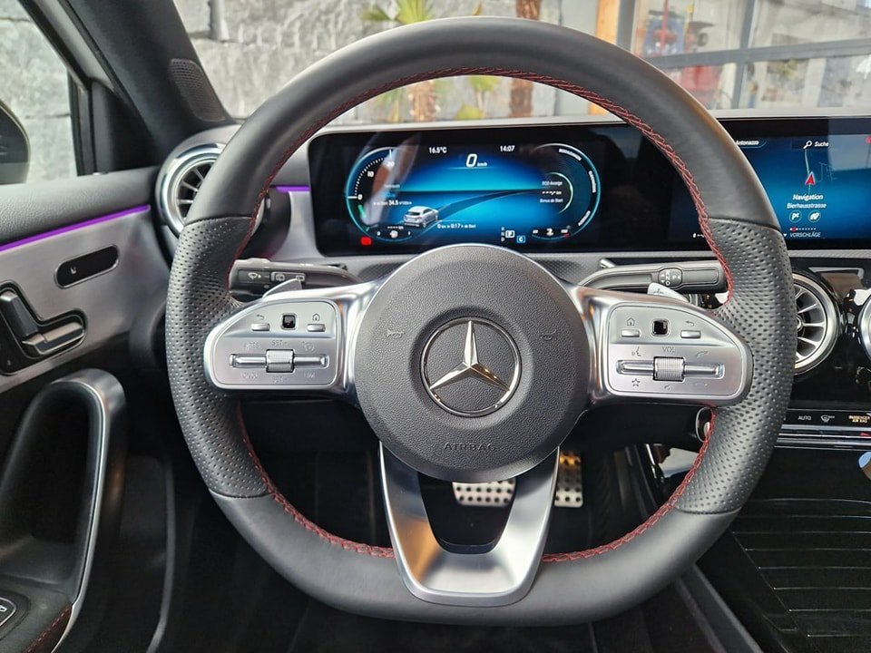 MERCEDES-BENZ A 200 d 4Matic AMG Line 2021
