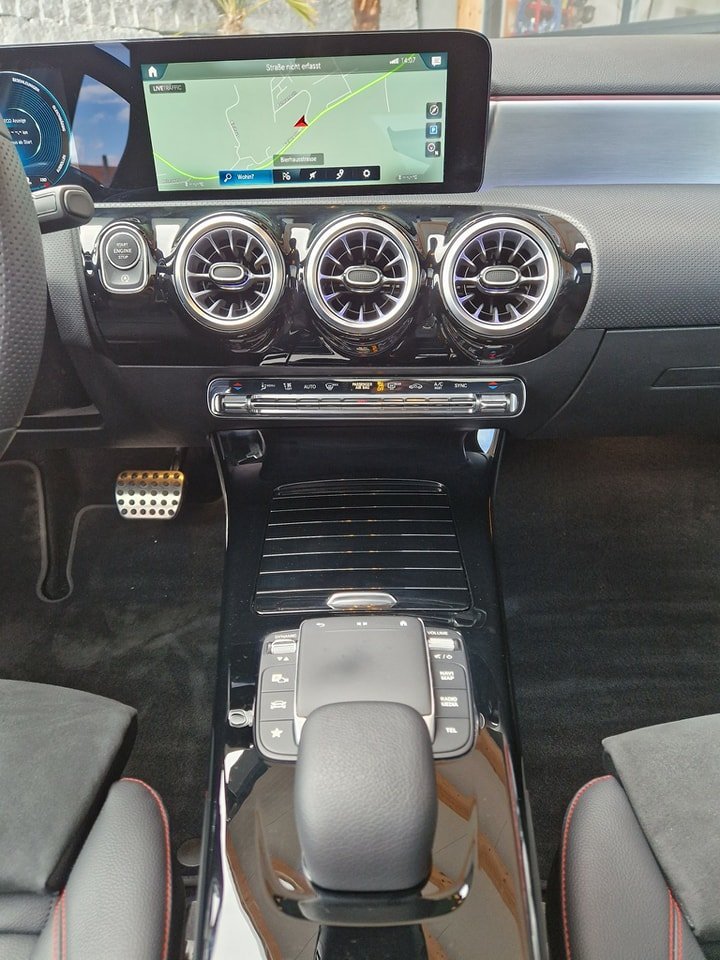 MERCEDES-BENZ A 200 d 4Matic AMG Line 2021