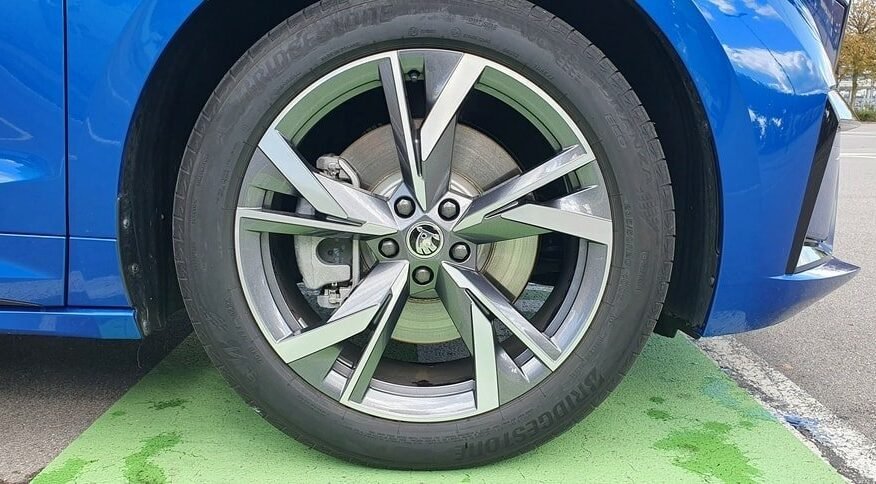 SKODA Enyaq iV 80x SportLine Inclut 5 ans / 150 000 km de garantie constructeur