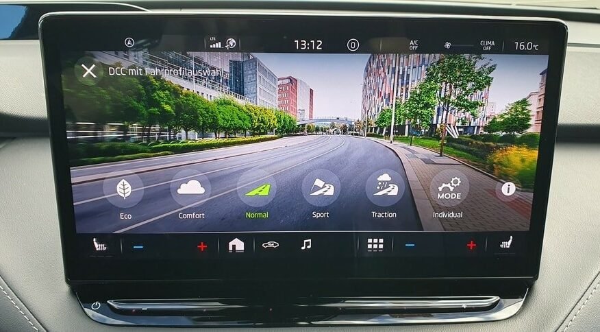 SKODA Enyaq iV 80x SportLine Inclut 5 ans / 150 000 km de garantie constructeur