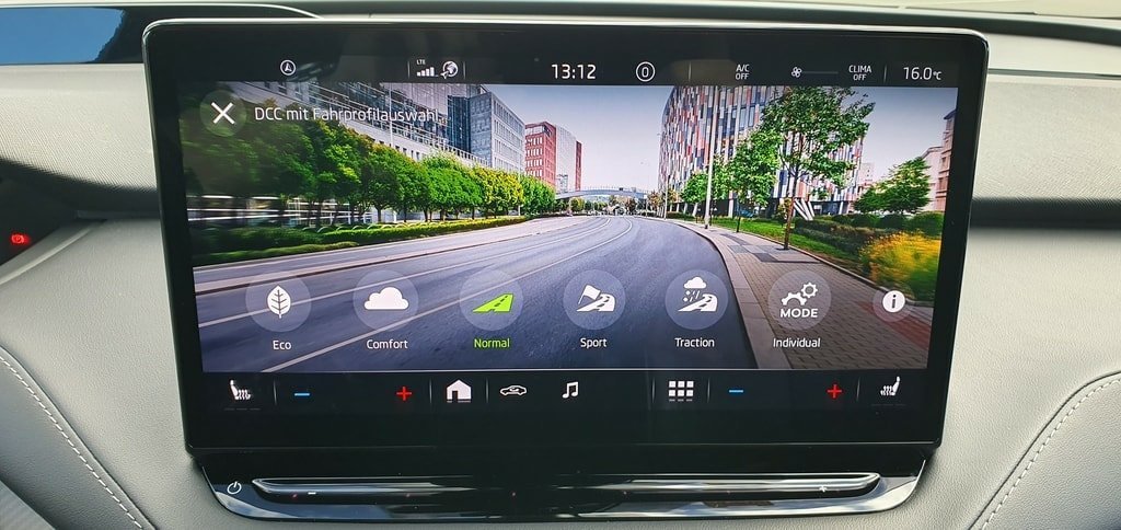 SKODA Enyaq iV 80x SportLine Inclut 5 ans / 150 000 km de garantie constructeur
