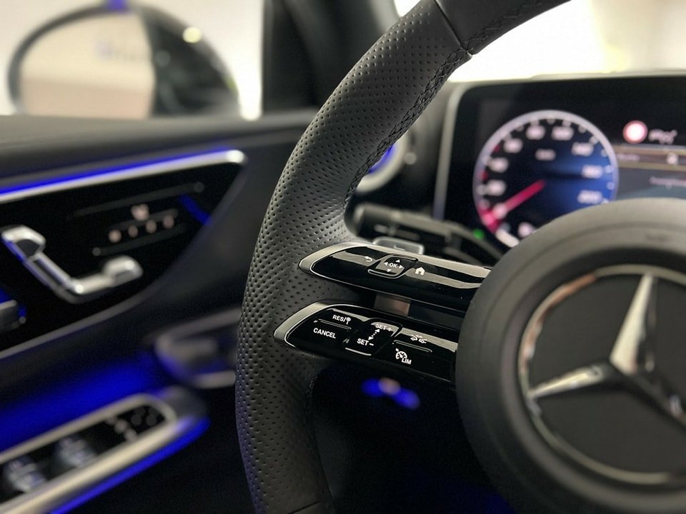 MERCEDES-BENZ GLC 300 de 4MATIC Coupé 2023 Avec AMG Line Premium Plus, Pack Assistance à la Conduite Plus
