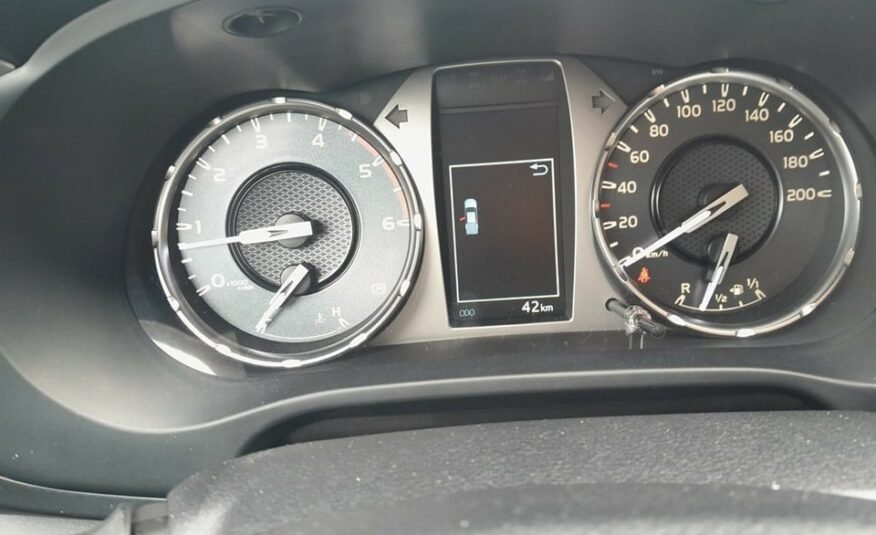 TOYOTA Hilux 2.4D-4D Comfort Double Cab 4×4 VEHICULE NEUF