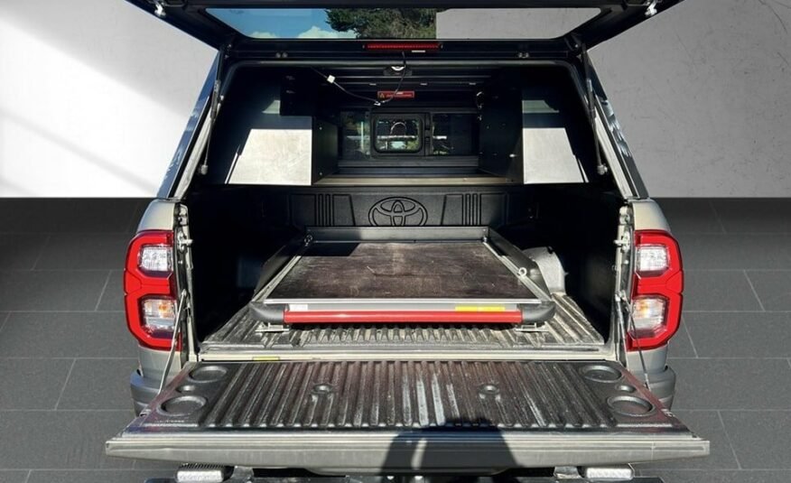 TOYOTA HI-LUX Hilux Double Cab.-Pick-up 2.8 D-4D 204 Invincible 2023