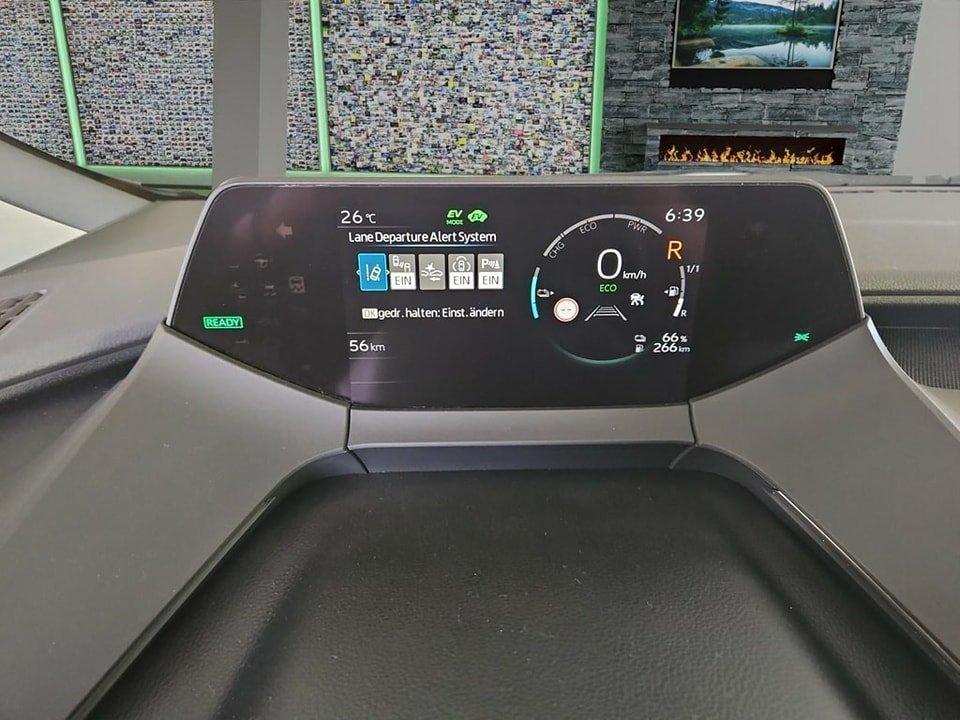 TOYOTA Prius 2.0 Plug-In-Hybrid Style 2024