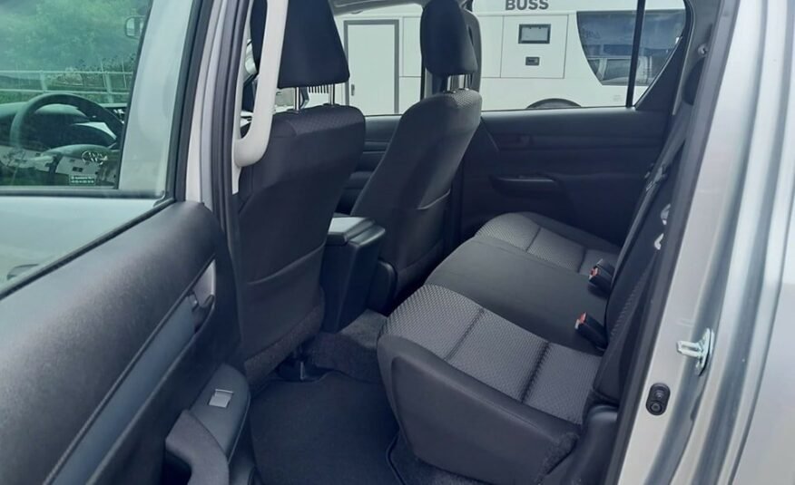 TOYOTA Hilux 2.4D-4D Comfort Double Cab 4×4 VEHICULE NEUF