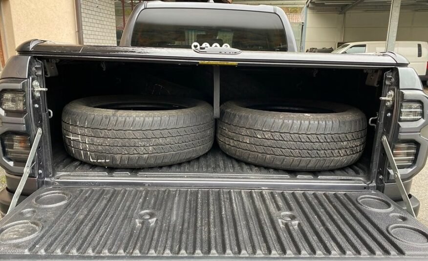 TOYOTA Hilux 2.8D-4D Invincible Double Cab 4×4 A 2022