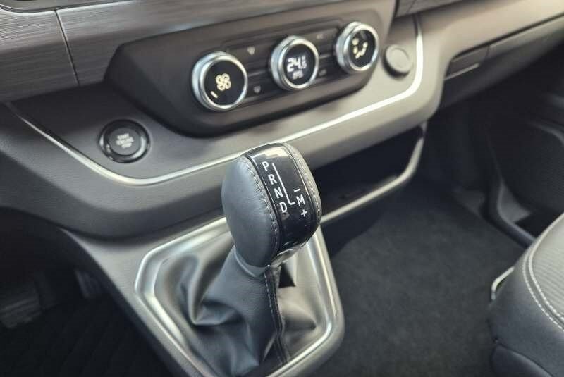 RENAULT Trafic Passenger & Spaceclass SPACECLASS Blue dCi 170 EDC NEUF