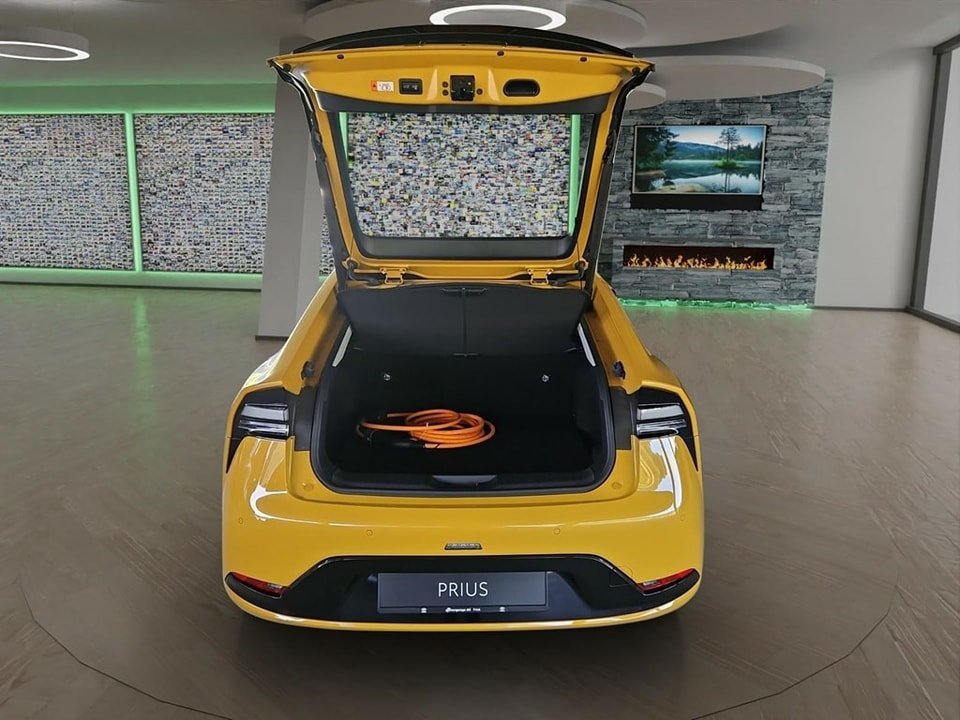 TOYOTA Prius 2.0 Plug-In-Hybrid Style 2024