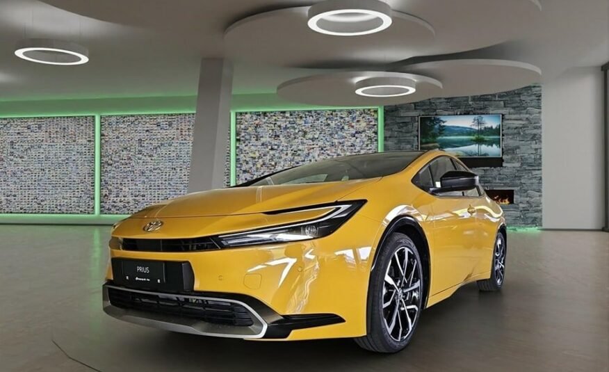 TOYOTA Prius 2.0 Plug-In-Hybrid Style 2024