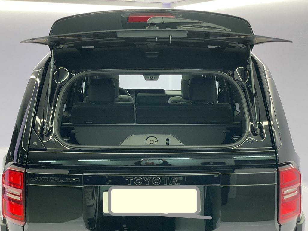 TOYOTA Land Cruiser 2.8 D 230 Invincible AWD